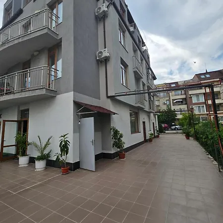 게스트하우스 Petrovi 3*